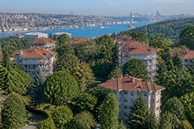 Why Is Urban Transformation Proceeding Slowly in Beşiktaş Ulus? Its Impact on Real Estate Values