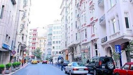 Nişantaşı nda kentsel dönüşüm süreci oldukça yavaş ilerliyor.